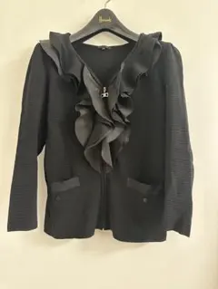 値下げ☆TO BE CHIC 2段フリルチャームジップカーディガン