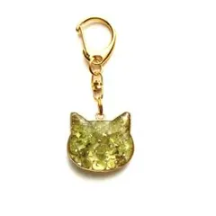 【天然石キーホルダー】猫形　ペリドット　ラメ