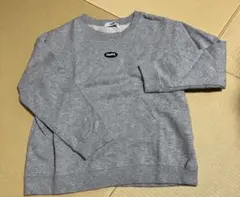 グレー ロゴ付き 長袖トレーナー