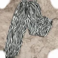 cozy ゼブラ柄リラックスフィットパンツ　カジュアル　個性的