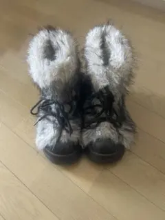 ファー付きハイカットブーツ