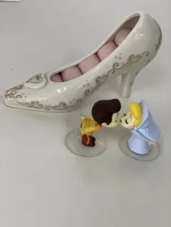 （220）ディズニー シンデレラ ガラスの靴 リングホルダー とフィギュア 220）ディズニー シンデレラ ガラスの靴 リングホルダー とフィギュア