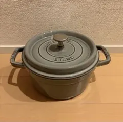 STAUB La Cocotte 両手鍋 グレー 20センチ 中古品 美品 - メルカリ