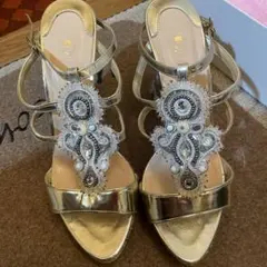 Diana 装飾付きゴールドサンダル　美品