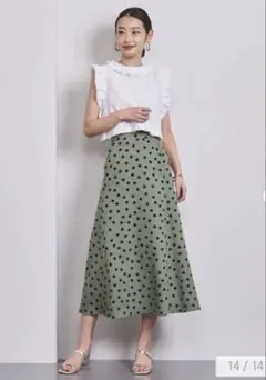 【新品】UNITED ARROWS ドット セミフレアースカート 38のサムネイル