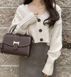 アイボリー ケーブルニット クロップドセーター