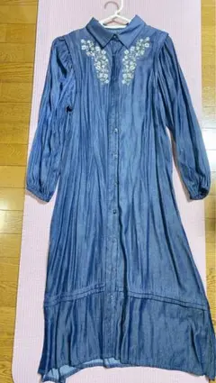 axes femme 刺繍入りデニムワンピース