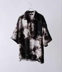 【新品】CLEL アブストラクト柄 半袖 ドレープシャツ XSサイズのサムネイル