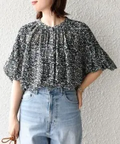 SHIPS　ピンタックプリントブラウス　¥14,960のサムネイル
