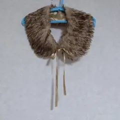 ベージュ　フェイクファー　つけ襟　リボン付き