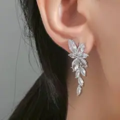 クリスタルピアス 結婚式 ウェディング キュービックジルコニア フラワー 揺れる