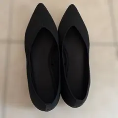 ブラック ポインテッドトゥ フラットシューズ