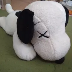 スヌーピー KAWS × PEANUTS ぬいぐるみ ユニクロのサムネイル
