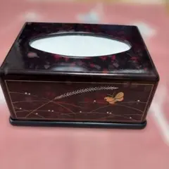 蝶と草模様のティッシュボックス