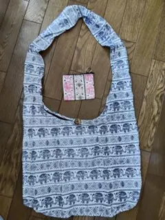 コットンホーボーバッグ　クロスボディショルダーバッグ　エスニック　ボヘミアンのサムネイル