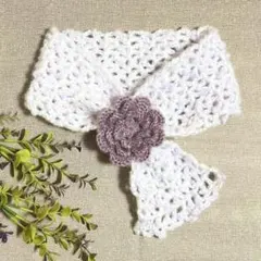 花モチーフ付きミニマフラー（パープル系）