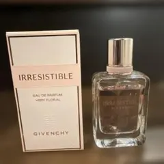 GIVENCHY IRRESISTIBLE 35ml 残量約80％ 箱付きのサムネイル