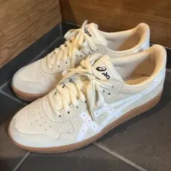 asics スニーカー ベージュ ガムソールのサムネイル
