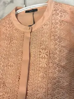 新品⭐️アーバンリサーチ⭐️センターレースブラウス⭐️カラーとレースが魅力❣️後ろも素敵