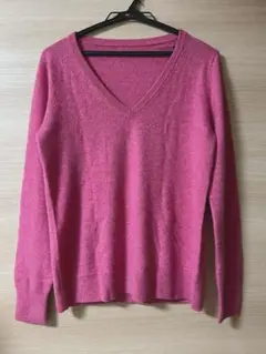 再値下げ　UNIQLO カシミヤVネックニット