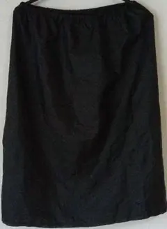レディース専用　ブラック色ポリエステル100%タイトスカート　Мサイズ　未使用◆