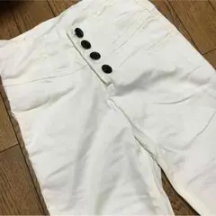 ハイウエストホワイトパンツのサムネイル