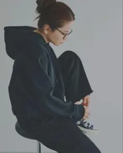 高山直子さんEiiS GROBAL WORK ショートフーディー　XS size