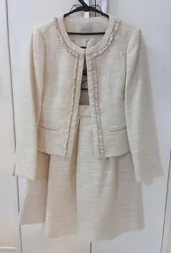 ベージュツイードジャケットとスカートセット