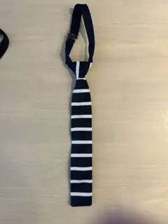 キッズ用ネクタイ ネイビーとホワイトストライプ