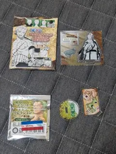 ワンピース ロロノア・ゾロ アクリルスタンド セット - メルカリ