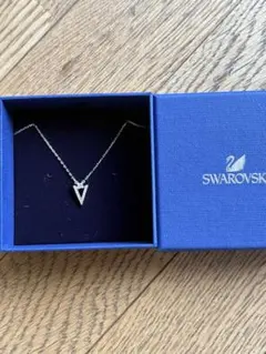 SWAROVSKI V字 ネックレス シルバーカラー