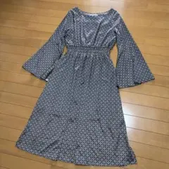 【美品】KBF♦︎ロングワンピース　フレアスリーブ　スクエアネック　幾何学模様