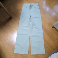 ブーツカットデニム 薄いグリーン