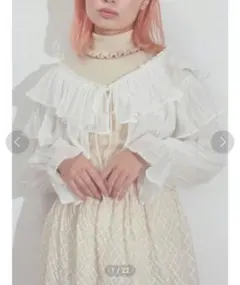【1000円オフ】merry jenny モアショートラッフルブラウス ホワイトのサムネイル