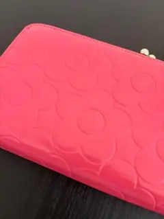 MARY QUANT（マリークワント）長財布　ピンク　可愛い　エンボス　がま口
