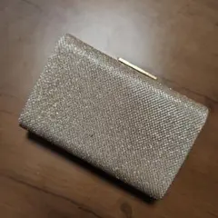 ESTEE LAUDER ゴールド クラッチバッグのサムネイル