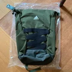 アディダスリュック　バックパック　30リットル　新品　カーキ色
