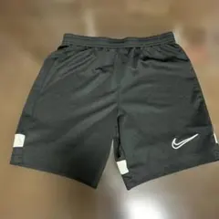 Nike ブラック ハーフパンツ サイドストライプ　140〜150センチ