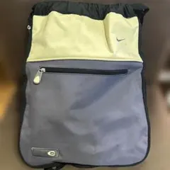 NIKEリュック　サイドのジッパーで厚み変更可　急な荷物増に重宝します