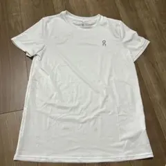 On ホワイト Tシャツ