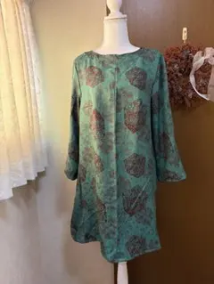 正絹色留袖リメイク　グリーン花葉っぱいっぱいチュニックワンピース