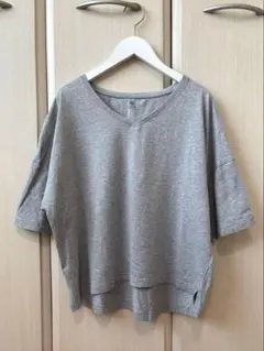 earth music&ecology Vネック 半袖Tシャツ グレーのサムネイル