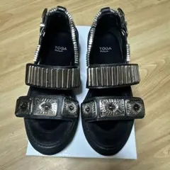 TOGA PULLA ブラックスニーカーサンダルのサムネイル