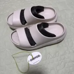 OOFOS ウーフォスリカバリーサンダルCHALK 24cm