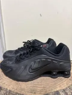 Nike Shox R4 ブラック