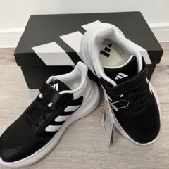 adidas スニーカー