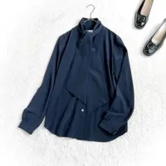 美品【PLST】プラステ　ボウタイブラウス　紺/ネイビー オフィス 通勤　上品のサムネイル