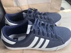 adidas スニーカー ネイビー×ホワイトのサムネイル