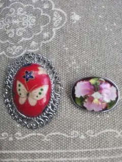 ヴィンテージ風 蝶と花のブローチ２個売