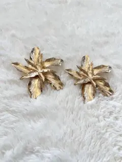 花の形状 ゴールドピアス